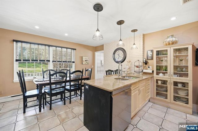 81 S 5th Street, Park Ridge, NJ 07656
