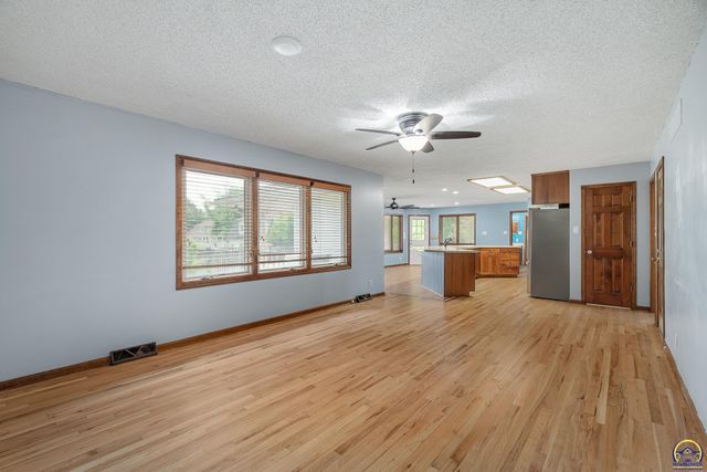 3434 SE Shawnee Heights RD, Tecumseh, KS 66542
