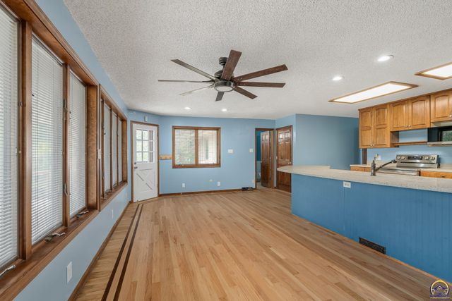 3434 SE Shawnee Heights RD, Tecumseh, KS 66542