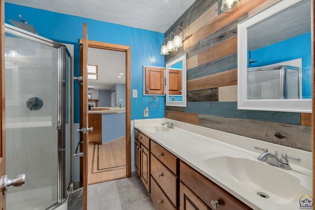 3434 SE Shawnee Heights RD, Tecumseh, KS 66542