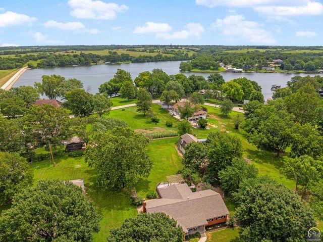 3434 SE Shawnee Heights RD, Tecumseh, KS 66542