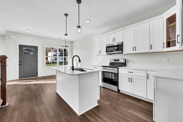 1326 Isaiah Dr, Clarksville, TN 37042