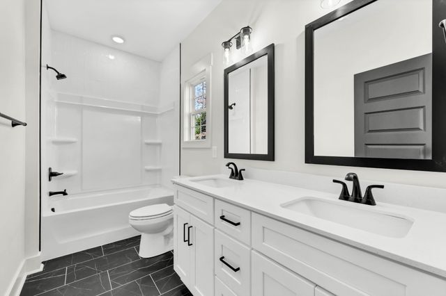 1326 Isaiah Dr, Clarksville, TN 37042