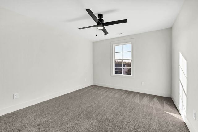 1326 Isaiah Dr, Clarksville, TN 37042