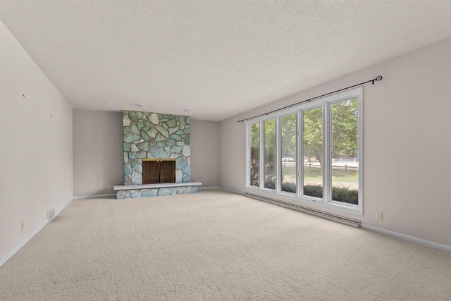 W6425 LAKEVIEW COURT, Menasha, WI 54952