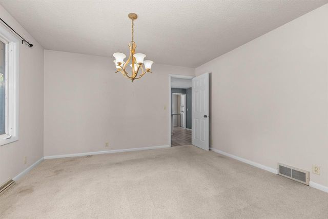 W6425 LAKEVIEW COURT, Menasha, WI 54952