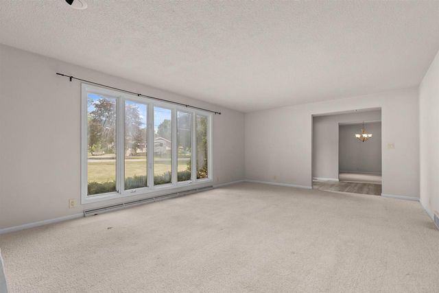 W6425 LAKEVIEW COURT, Menasha, WI 54952