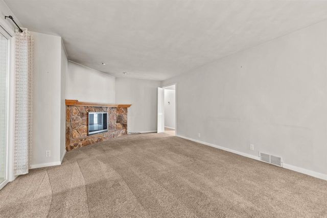 W6425 LAKEVIEW COURT, Menasha, WI 54952