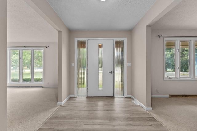 W6425 LAKEVIEW COURT, Menasha, WI 54952