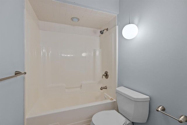 W6425 LAKEVIEW COURT, Menasha, WI 54952