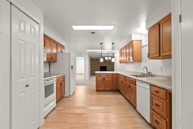 W6425 LAKEVIEW COURT, Menasha, WI 54952