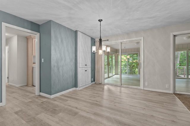 W6425 LAKEVIEW COURT, Menasha, WI 54952