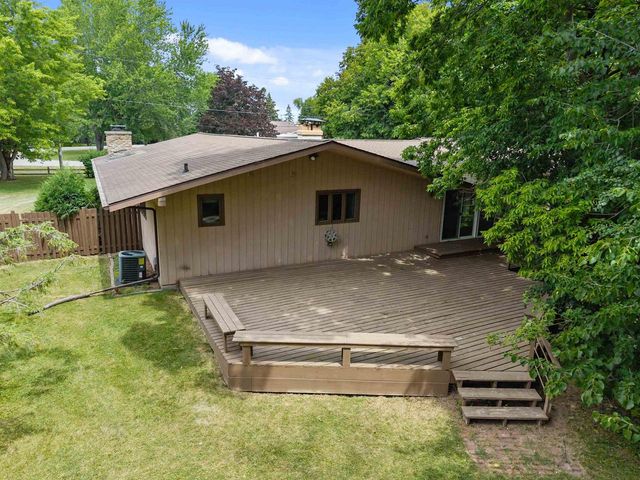 W6425 LAKEVIEW COURT, Menasha, WI 54952