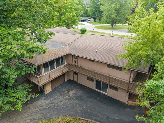 W6425 LAKEVIEW COURT, Menasha, WI 54952