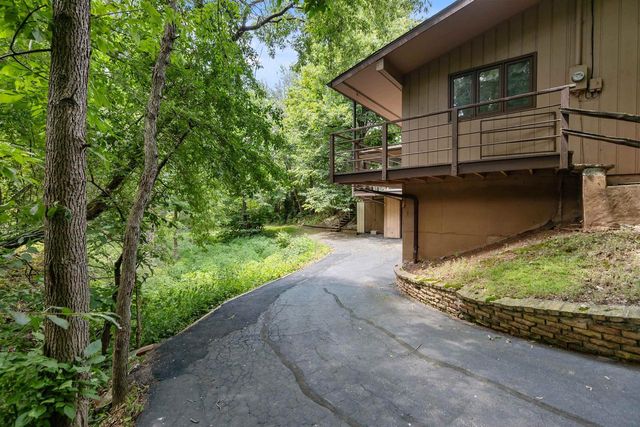 W6425 LAKEVIEW COURT, Menasha, WI 54952