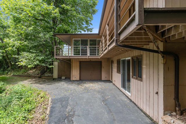 W6425 LAKEVIEW COURT, Menasha, WI 54952