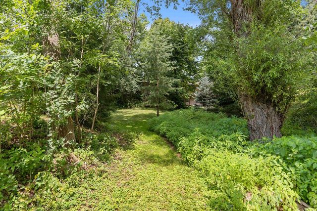 W6425 LAKEVIEW COURT, Menasha, WI 54952