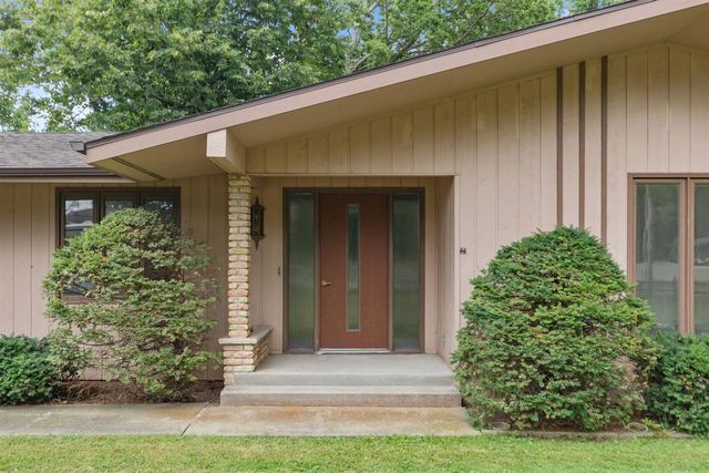 W6425 LAKEVIEW COURT, Menasha, WI 54952