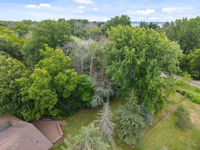 W6425 LAKEVIEW COURT, Menasha, WI 54952