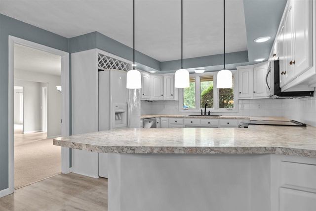 W6425 LAKEVIEW COURT, Menasha, WI 54952