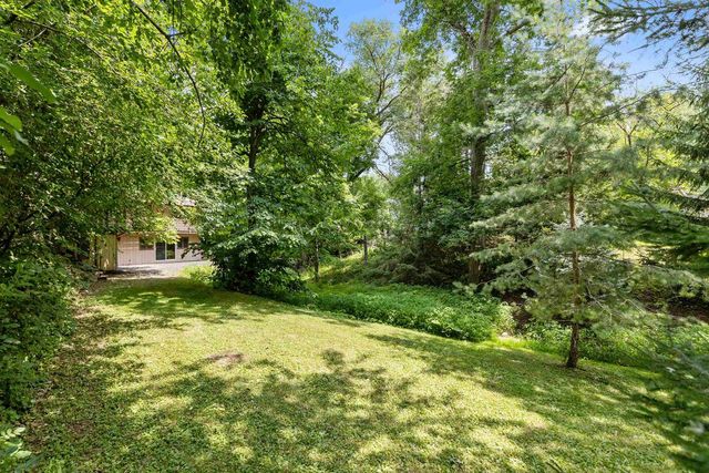 W6425 LAKEVIEW COURT, Menasha, WI 54952