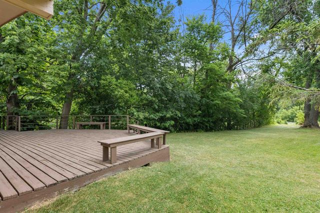 W6425 LAKEVIEW COURT, Menasha, WI 54952