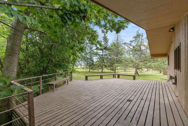 W6425 LAKEVIEW COURT, Menasha, WI 54952