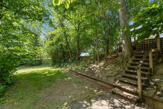 W6425 LAKEVIEW COURT, Menasha, WI 54952