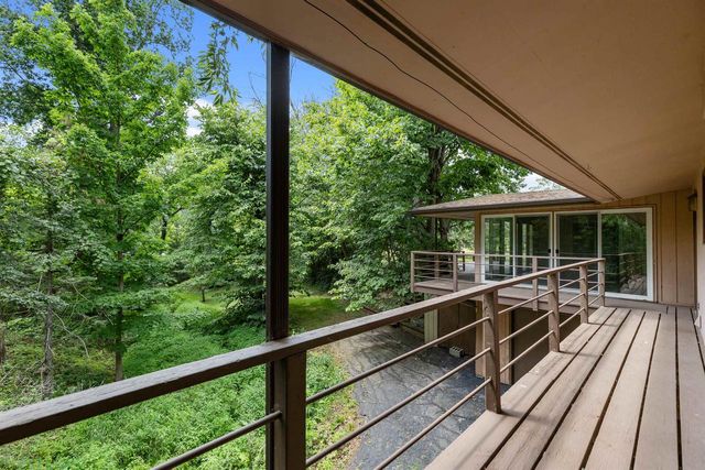 W6425 LAKEVIEW COURT, Menasha, WI 54952