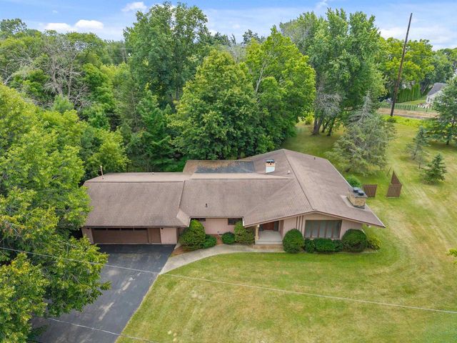W6425 LAKEVIEW COURT, Menasha, WI 54952