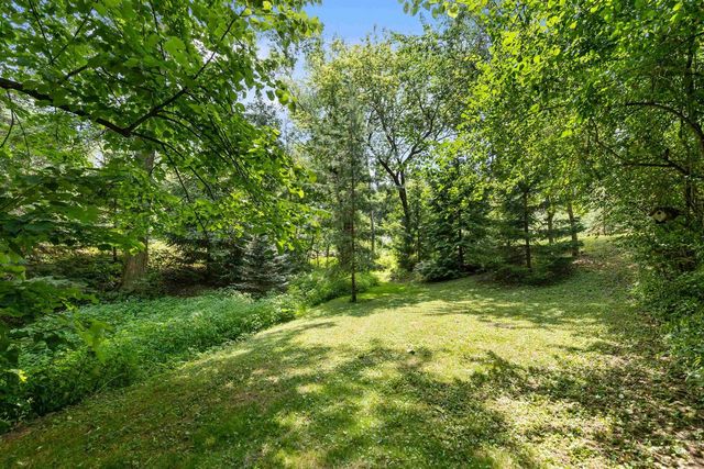 W6425 LAKEVIEW COURT, Menasha, WI 54952