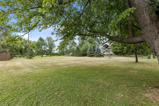 W6425 LAKEVIEW COURT, Menasha, WI 54952