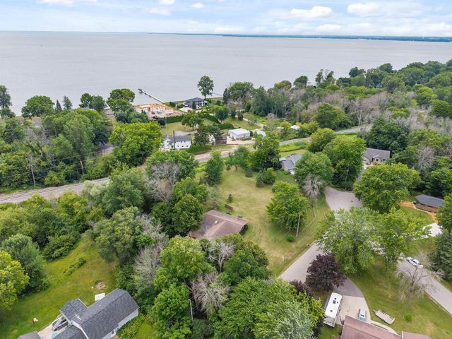 W6425 LAKEVIEW COURT, Menasha, WI 54952