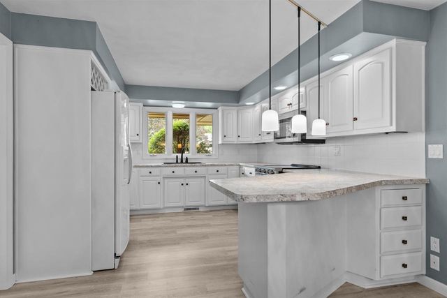 W6425 LAKEVIEW COURT, Menasha, WI 54952