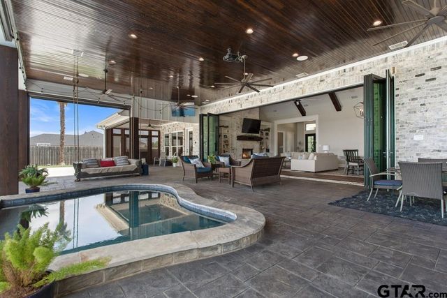 18142 CR 122, Tyler, TX 75703