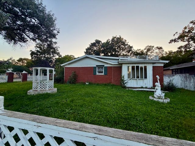 2802 18th Place, North Chicago, IL 60064