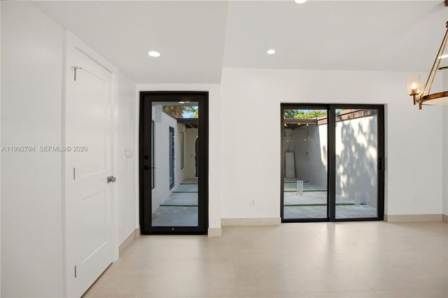 7238 Jacaranda Ln, Miami Lakes, FL 33014