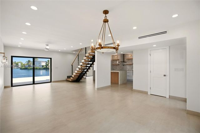 7238 Jacaranda Ln, Miami Lakes, FL 33014