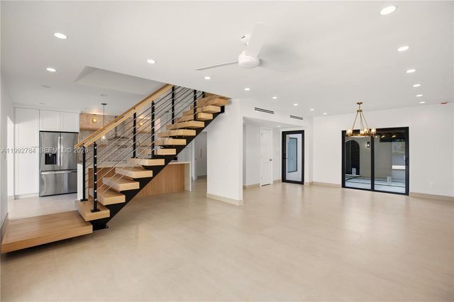 7238 Jacaranda Ln, Miami Lakes, FL 33014