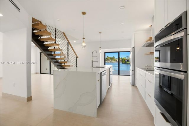 7238 Jacaranda Ln, Miami Lakes, FL 33014