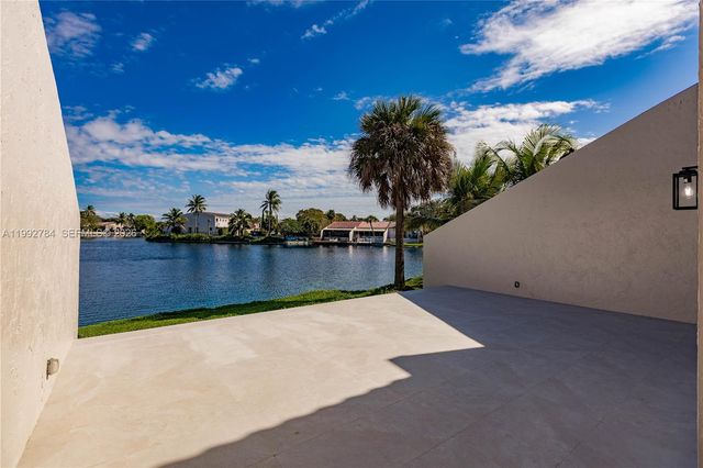 7238 Jacaranda Ln, Miami Lakes, FL 33014