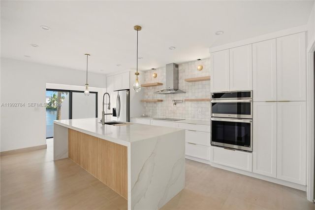 7238 Jacaranda Ln, Miami Lakes, FL 33014