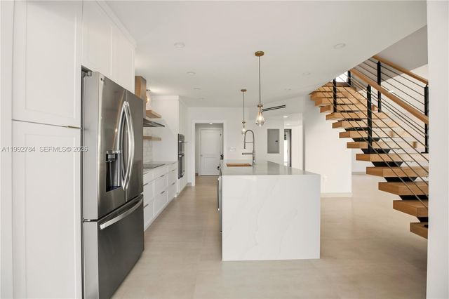 7238 Jacaranda Ln, Miami Lakes, FL 33014