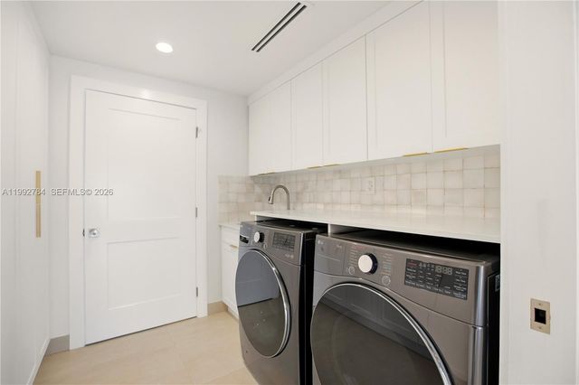 7238 Jacaranda Ln, Miami Lakes, FL 33014