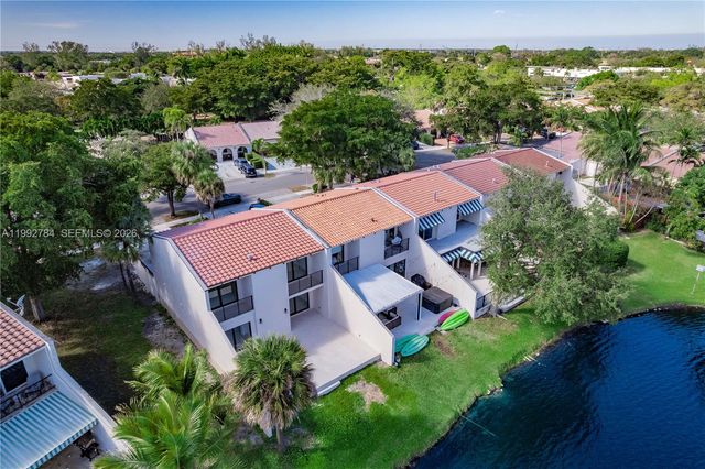 7238 Jacaranda Ln, Miami Lakes, FL 33014