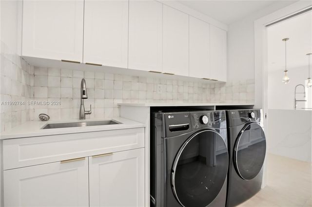 7238 Jacaranda Ln, Miami Lakes, FL 33014