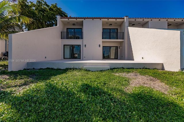 7238 Jacaranda Ln, Miami Lakes, FL 33014