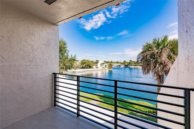 7238 Jacaranda Ln, Miami Lakes, FL 33014