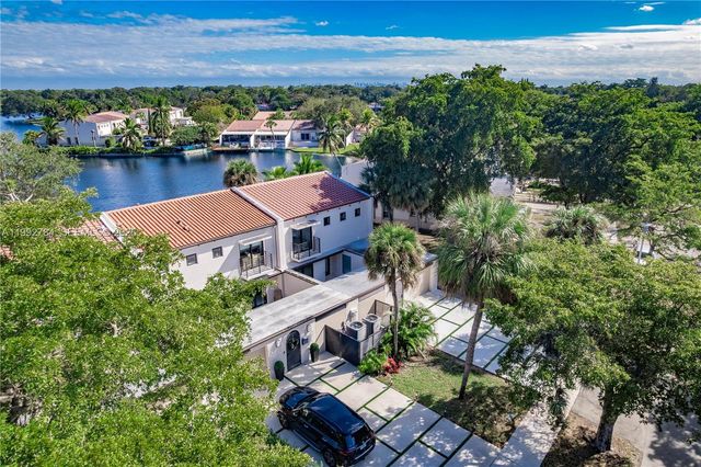 7238 Jacaranda Ln, Miami Lakes, FL 33014