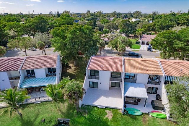 7238 Jacaranda Ln, Miami Lakes, FL 33014